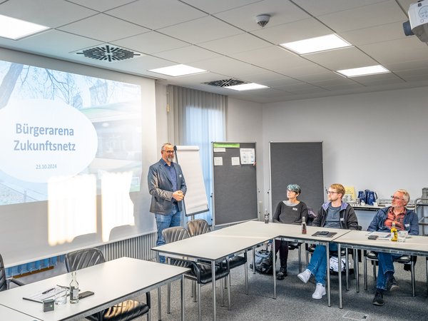 Claas Beckord bei der Bürgerarena zum Zukunftsnetz